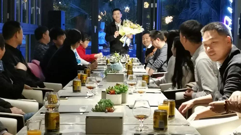 晚宴即將開始，董事長(zhǎng)李玉望感謝嘉賓到來