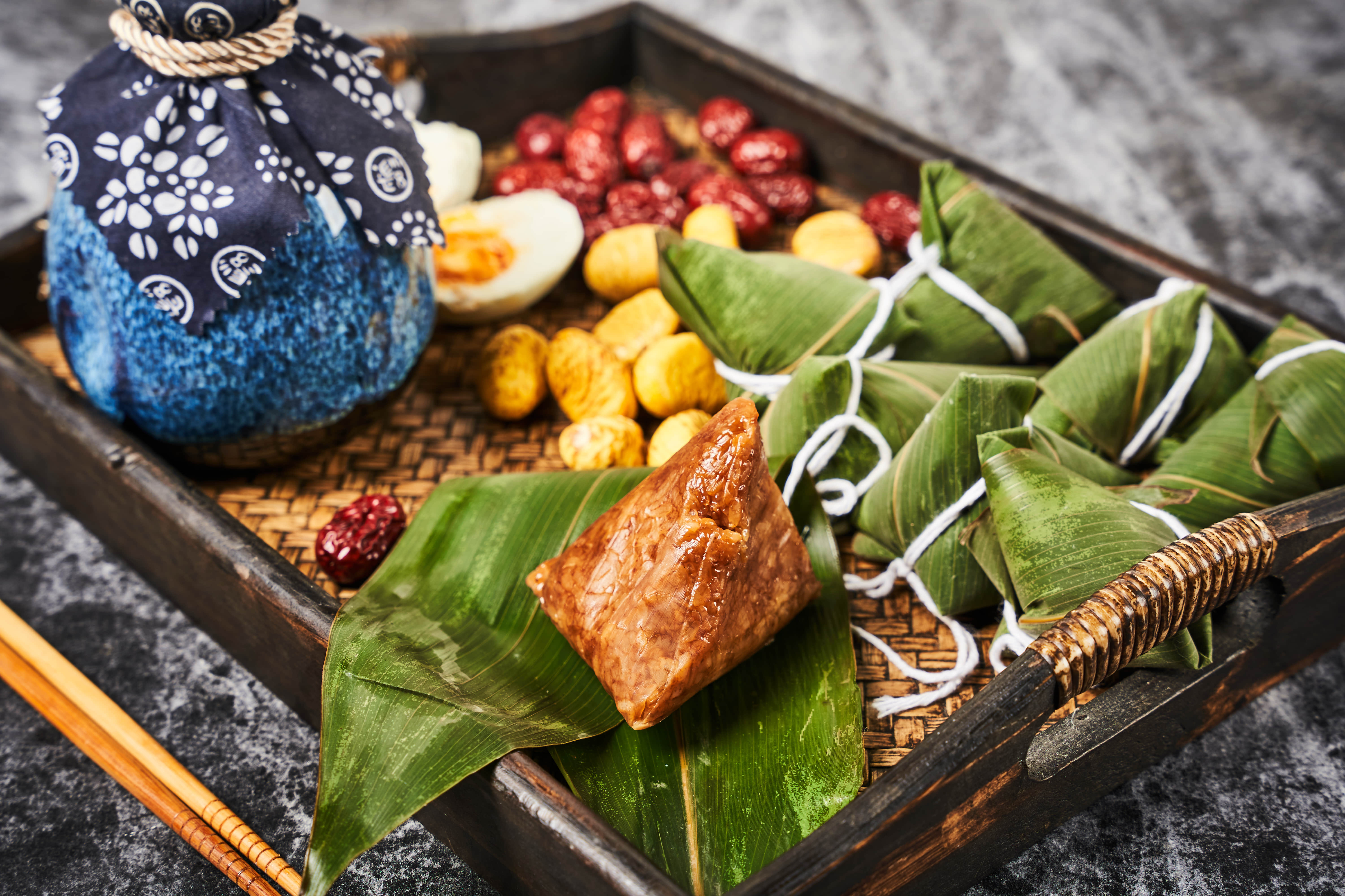 1687317704698183.jpg 千庫網_端午端午節粽子過端午裹粽子攝影圖配圖_攝影圖編號188560.jpg