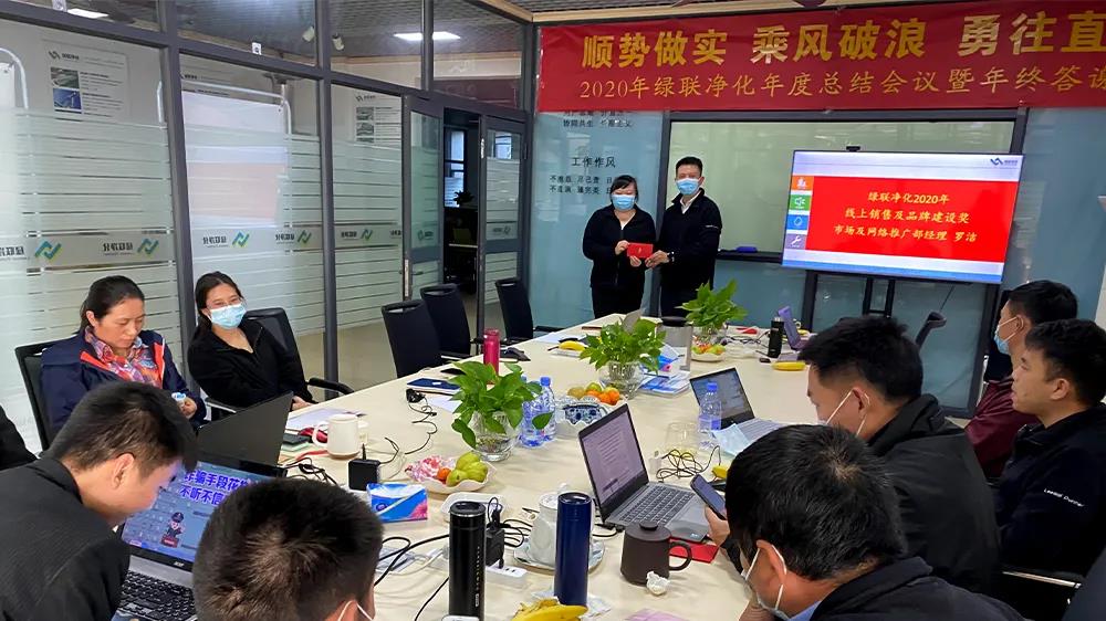 線上銷售及品牌建設(shè)獎 市場及網(wǎng)絡(luò)推廣部經(jīng)理 羅潔 線上銷售及品牌建設(shè)獎 市場及網(wǎng)絡(luò)推廣部經(jīng)理 羅潔